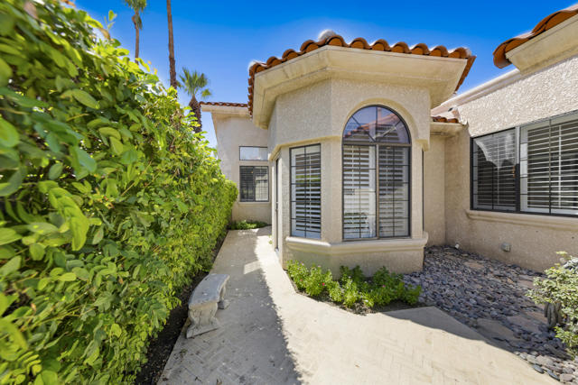 105 Brandigo Circle, Palm Desert CA: https://media.crmls.org/mediaz/82b67905-aa97-4422-96e0-79c639a29d78.jpg