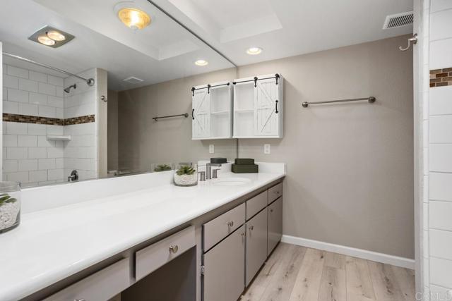 3404 Oak Cliff Dr, Fallbrook CA: https://media.crmls.org/mediaz/82b76758-acab-4437-bc15-2fc6f5a3ee59.jpg
