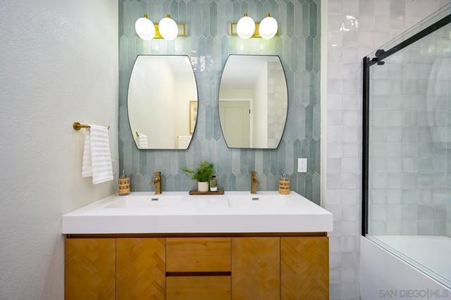 495 S Cleveland St, Oceanside CA: https://media.crmls.org/mediaz/82b771c9-a291-4cb8-92c7-172e7ee4b718.jpg