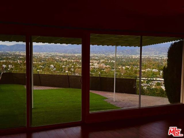 3641 Sunswept Drive, Studio City CA: https://media.crmls.org/mediaz/82b7f066-cfd2-44e8-9099-d34f2672edab.jpg