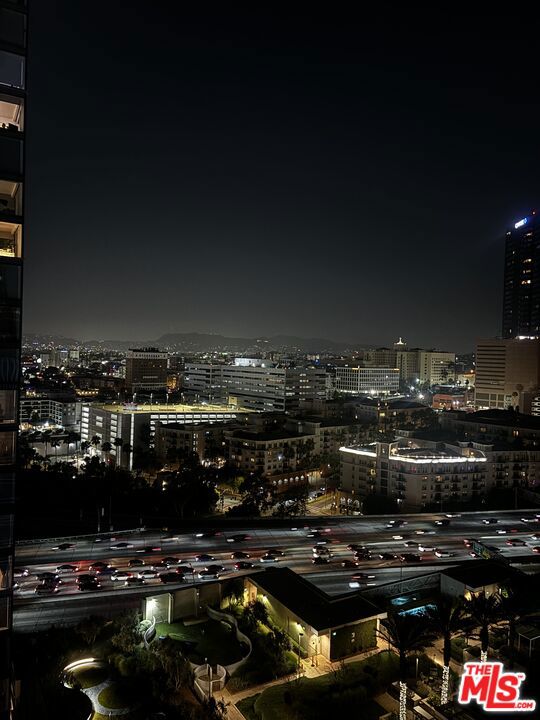https://media.crmls.org/mediaz/82b85ad5-ed85-4a9e-8150-d0538c6bd952.jpg?preset=X-Large