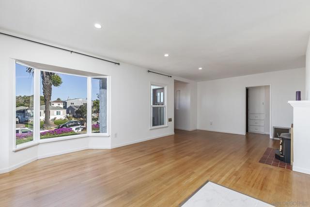 4445 Coronado Ave, San Diego CA: https://media.crmls.org/mediaz/82b87636-8839-4f23-8ce6-8c80a3d95969.jpg
