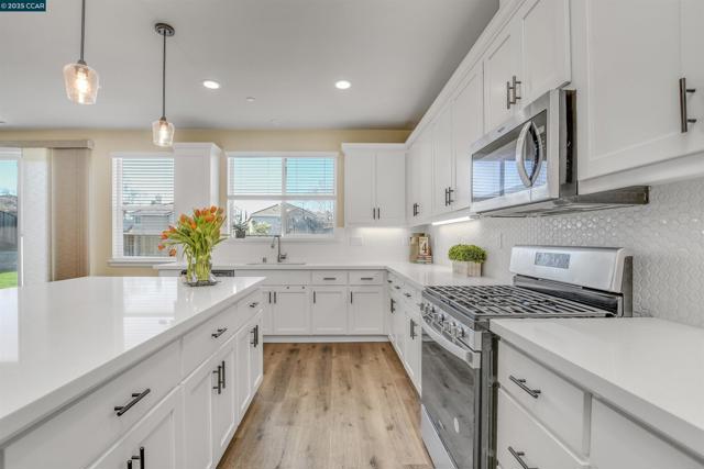 5420 Promontory Way, Antioch CA: https://media.crmls.org/mediaz/82b8bf49-305d-4a94-af33-a756a13b34d8.jpg