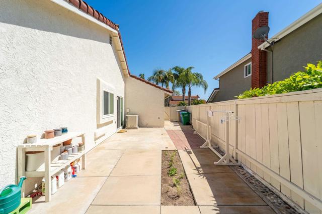 2708 MEDFORD CT, Carlsbad CA: https://media.crmls.org/mediaz/82b8def4-2cc8-41a8-b421-23ad2c2436fd.jpg