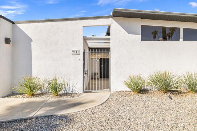 2211 N Starr Road, Palm Springs CA: https://media.crmls.org/mediaz/82b91ec1-f6a1-461a-8f16-48fb5cafbfcd.jpg