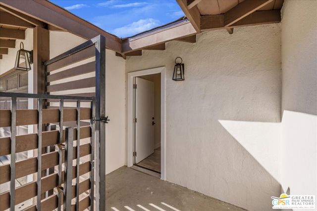 372 E Molino Road, Palm Springs CA: https://media.crmls.org/mediaz/82b952b0-133f-4499-89e7-34cbe6469a1e.jpg