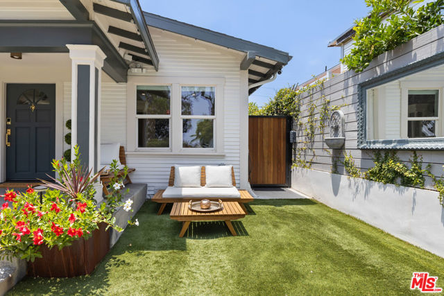 725 N Harvard Boulevard, Los Angeles CA: https://media.crmls.org/mediaz/82b9b228-c485-42df-be5f-6e592026b8dd.jpg