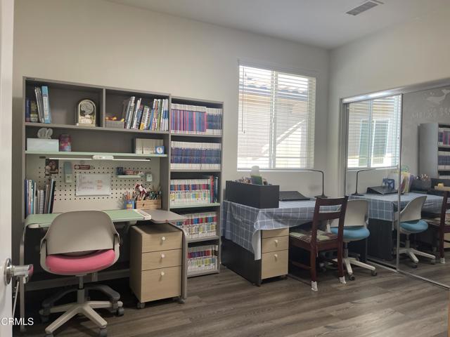 Detail Gallery Image 15 of 30 For 7937 N Keer Dr, Los Angeles,  CA 91335 - 5 Beds | 4 Baths