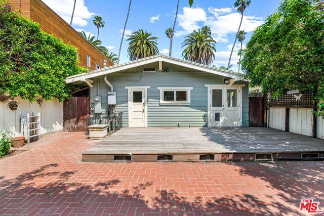 839 Milwood Avenue, Venice CA: https://media.crmls.org/mediaz/82b9d62d-048a-433e-b795-c4a6f363f8c4.jpg
