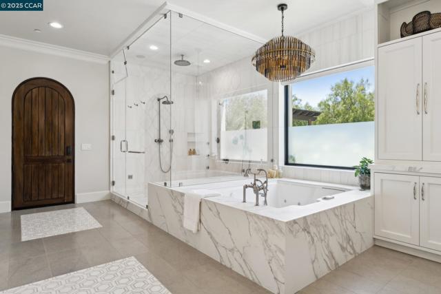 1021 Via Del Gato, Alamo CA: https://media.crmls.org/mediaz/82b9e56b-148a-48c0-bed8-49ce3e91df22.jpg