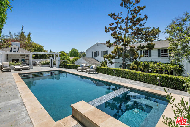 10428 Wyton Drive, Los Angeles CA: https://media.crmls.org/mediaz/82b9e82e-e109-4876-b65c-a3d93d8f1e02.jpg