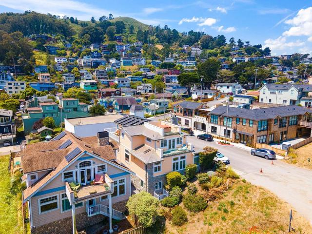 1207 Danmann Avenue, Pacifica CA: https://media.crmls.org/mediaz/82bae479-0a5e-43cd-bf79-de27bb90ebeb.jpg