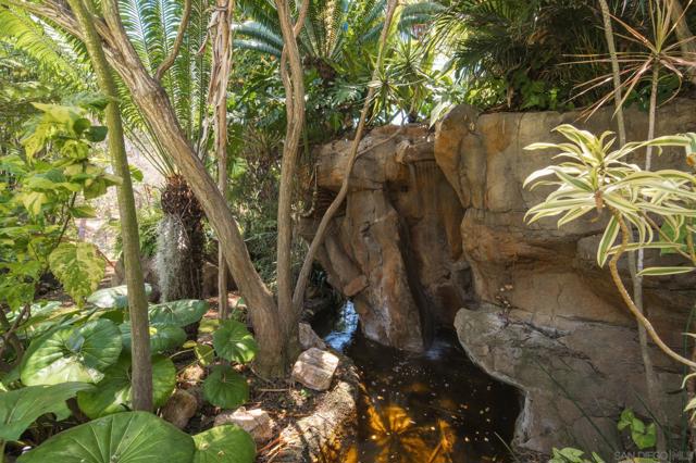 1010 Myrtle Way, San Diego CA: https://media.crmls.org/mediaz/82bb238d-02cc-4f5a-8f86-5b5648809933.jpg