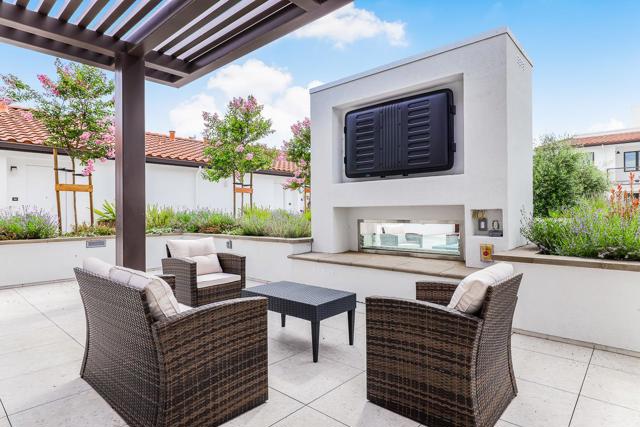 1850 El Camino Real, Santa Clara CA: https://media.crmls.org/mediaz/82bb4928-1baa-45b9-a239-54a20733b394.jpg