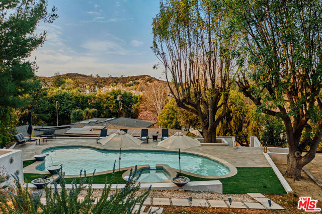 4430 Natoma Avenue, Woodland Hills CA: https://media.crmls.org/mediaz/82bb4aec-8fca-4ead-9607-3bfdbd280949.jpg