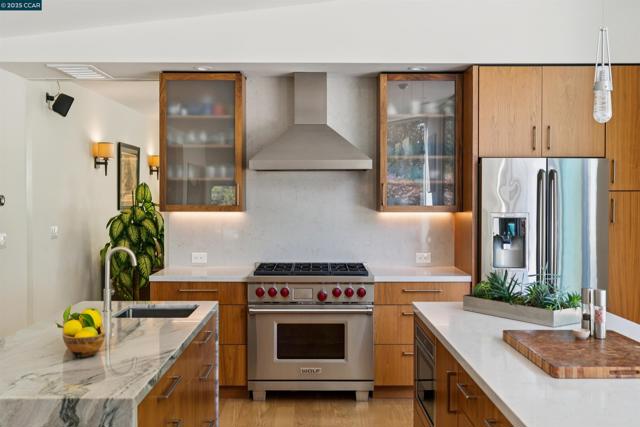 10 ICHABOD LANE, Orinda CA: https://media.crmls.org/mediaz/82bb9be0-3a9e-47bf-ab0e-571b764fb471.jpg
