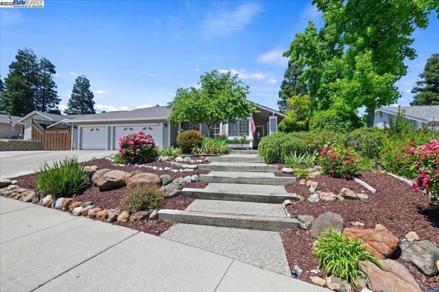 335 Beverly St, Livermore CA: https://media.crmls.org/mediaz/82bbdb7d-0f2a-4e68-a23d-f4731a867ca9.jpg