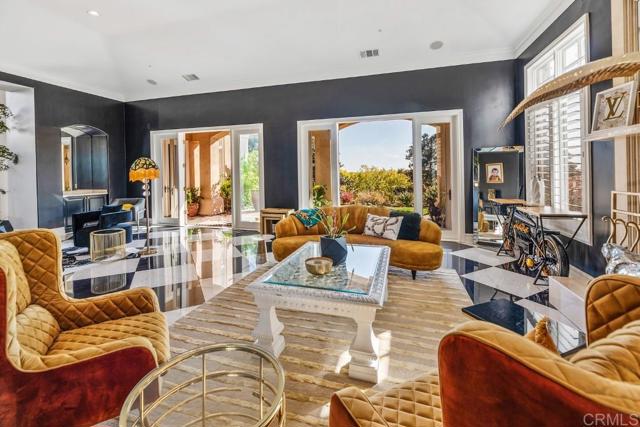 7345 Vista Rancho Ct, Rancho Santa Fe CA: https://media.crmls.org/mediaz/82bbdc2a-afd4-4d72-b720-ac833101583f.jpg