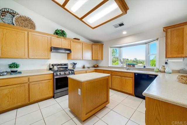 Detail Gallery Image 15 of 38 For 16996 Archie Moore Ring, Ramona,  CA 92065 - 4 Beds | 2/1 Baths