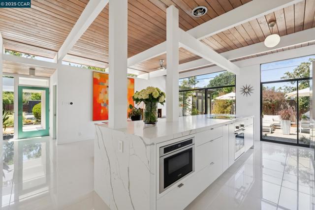 206 Santa Fe Dr, Walnut Creek CA: https://media.crmls.org/mediaz/82bca2b3-85d6-437c-87aa-3258a0ca3992.jpg