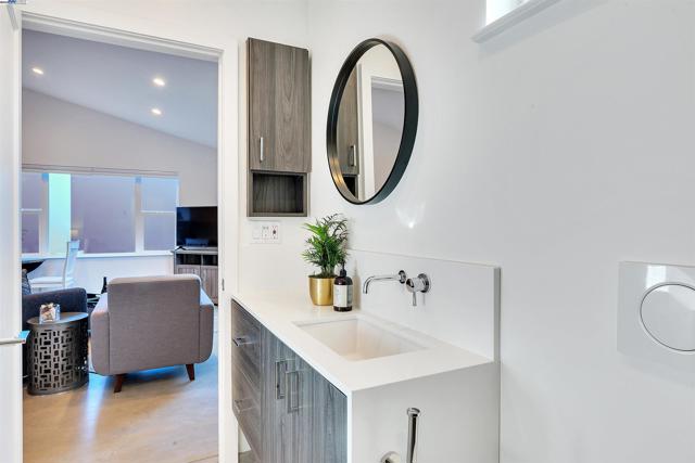 930 Magnolia Drive, Alameda CA: https://media.crmls.org/mediaz/82bd1d3a-a5b4-4710-b731-e3c70a78abb5.jpg