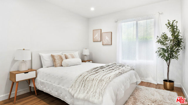 11862 Starfish Lane, Malibu CA: https://media.crmls.org/mediaz/82bd6dd4-95c7-4c6f-bd4b-a874c38944f4.jpg