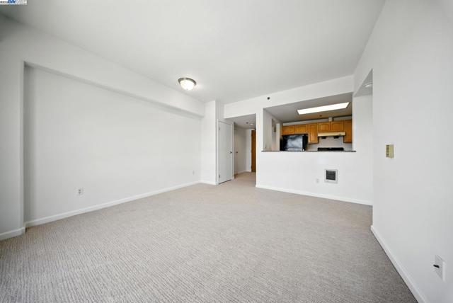 989 Webster, Oakland CA: https://media.crmls.org/mediaz/82bdd75d-f595-4263-adf9-6b5f13cba888.jpg