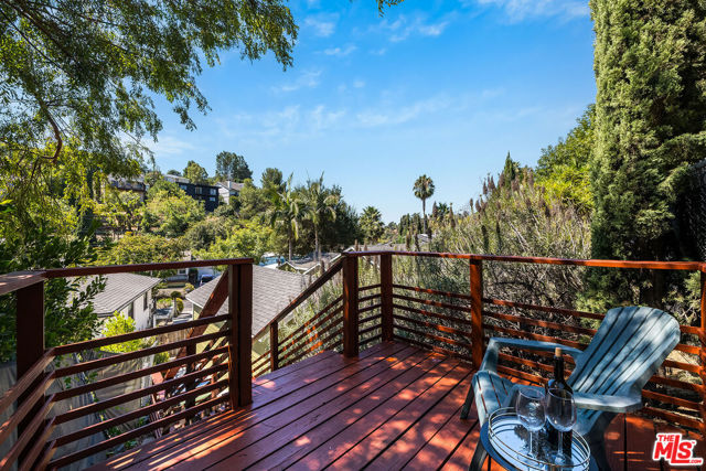 4623 Jessica Drive, Los Angeles CA: https://media.crmls.org/mediaz/82be0ac2-41a5-4d15-a3b9-c66fca42b3d4.jpg