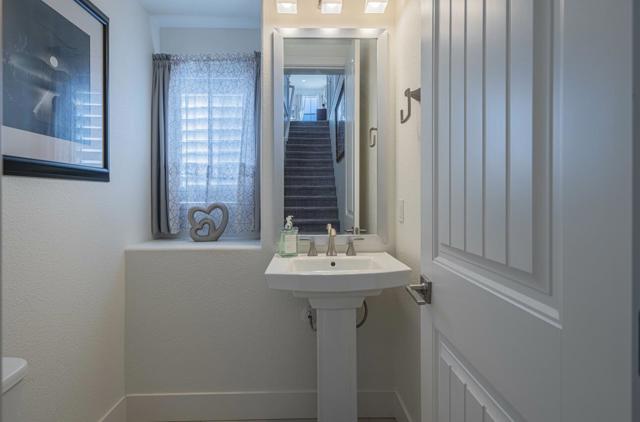 477 Marina Heights Drive, Marina CA: https://media.crmls.org/mediaz/82be112e-995a-4ae3-82c3-b864b5217044.jpg