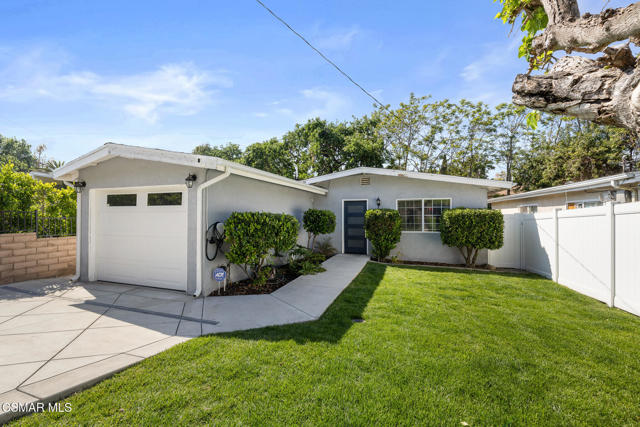 789 Glen Oaks Road, Thousand Oaks CA: https://media.crmls.org/mediaz/82be5db2-4f65-48bf-9f56-d845b5328c84.jpg