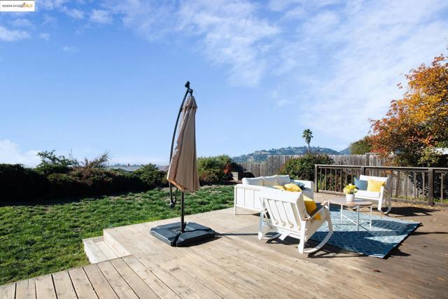 8071 Phaeton, Oakland CA: https://media.crmls.org/mediaz/82bec454-bada-429f-8fcd-99a9d3a4e094.jpg