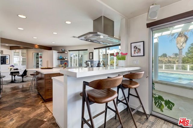 2224 Hercules Drive, Los Angeles CA: https://media.crmls.org/mediaz/82bee9e3-fa9d-4722-b066-8bc417d17f22.jpg