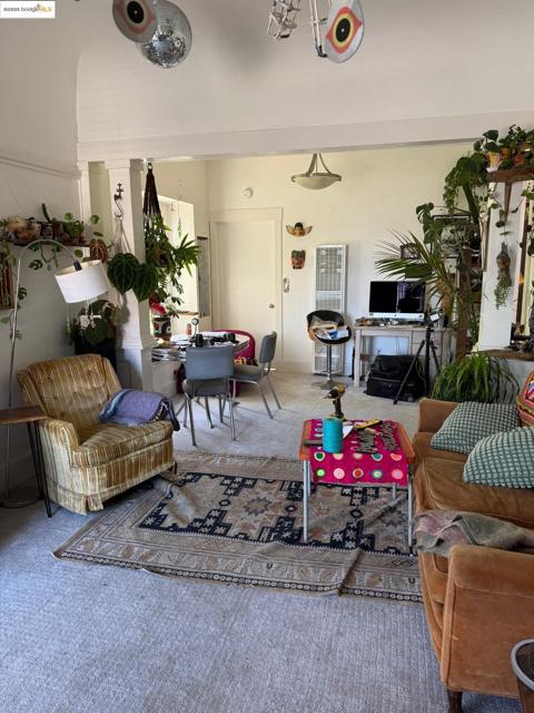 2542 Filbert St, Oakland CA: https://media.crmls.org/mediaz/82bf5c77-330c-43c5-a047-8eafb89c4bc7.jpg