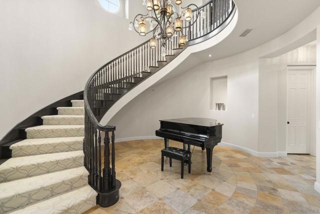 6152 Avenida Del Duque, Rancho Santa Fe CA: https://media.crmls.org/mediaz/82bfdb44-8444-4889-a130-d3833cb119be.jpg