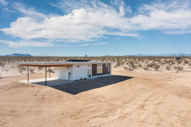 62751 Winters Road, Joshua Tree CA: https://media.crmls.org/mediaz/82c0278b-f7a7-45e7-b519-bdccf0831fdd.jpg