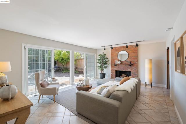 1051 Lea Drive, San Rafael CA: https://media.crmls.org/mediaz/82c02d71-08cb-4ded-b7a1-c9fa855b59f5.jpg