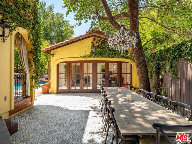 4057 Farmdale Avenue, Studio City CA: https://media.crmls.org/mediaz/82c04ae1-2a65-4bff-9157-7801d761aca7.jpg
