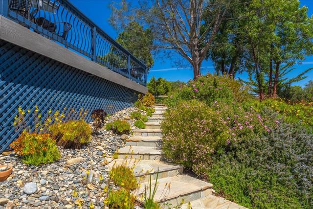 24805 Corte Poco, Salinas CA: https://media.crmls.org/mediaz/82c0cd23-9268-4e35-b0de-0ddeb24f513b.jpg