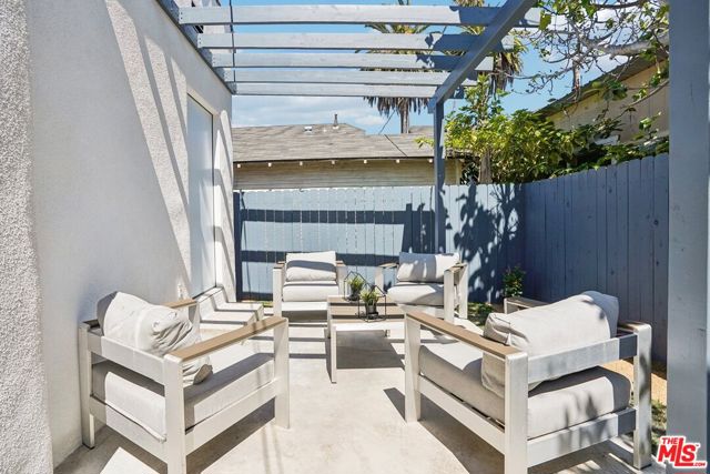4438 W 28th Street, Los Angeles CA: https://media.crmls.org/mediaz/82c12fdb-d750-478c-ad87-63fc543f0051.jpg