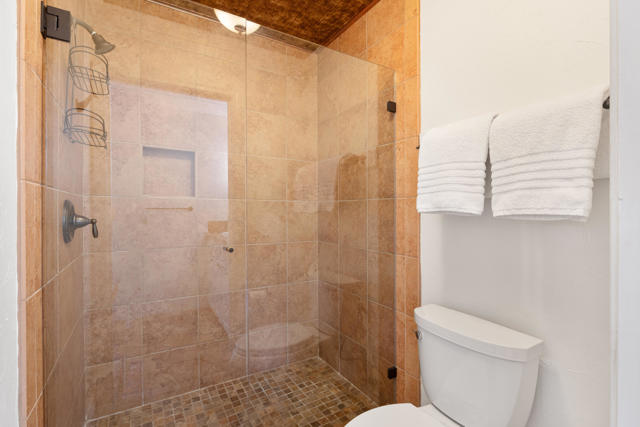 48980 Wildwood Lane, Palm Desert CA: https://media.crmls.org/mediaz/82c1d82e-28af-41cb-8c14-14aa623814e5.jpg