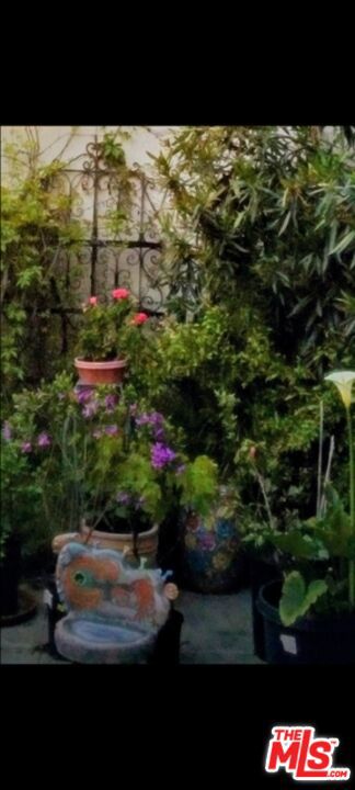 41 W Warner Street, Ventura CA: https://media.crmls.org/mediaz/82c1da6a-1d0a-4f82-9b47-4050caaaeac3.jpg