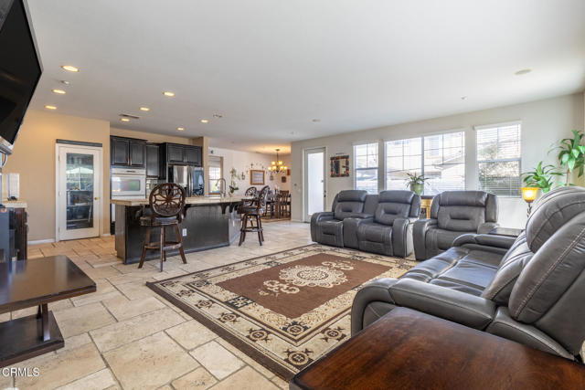 Detail Gallery Image 16 of 39 For 9570 Chamberlain St, Ventura,  CA 93004 - 4 Beds | 2/1 Baths