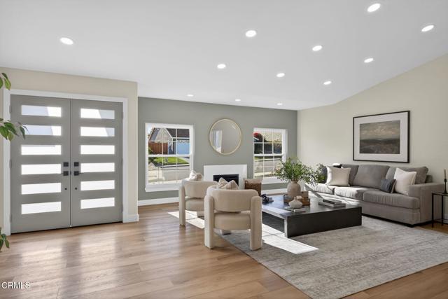 Detail Gallery Image 3 of 52 For 2086 El Rancho Dr, Camarillo,  CA 93010 - 4 Beds | 2 Baths