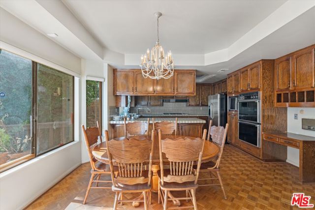 4560 Densmore Avenue, Encino CA: https://media.crmls.org/mediaz/82c250bd-5af3-4999-950f-3e344000ca37.jpg