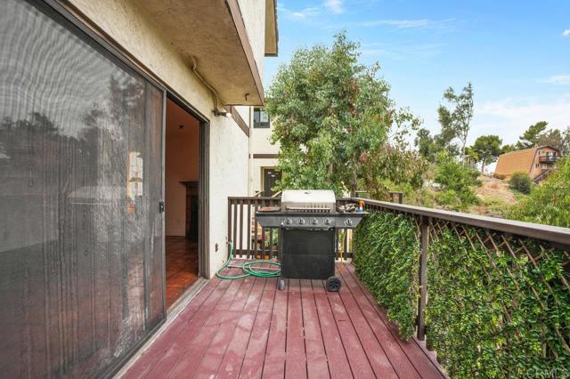 4971 Vista Pl, San Diego CA: https://media.crmls.org/mediaz/82c28c6b-fcdb-4d75-a337-defde055d13a.jpg
