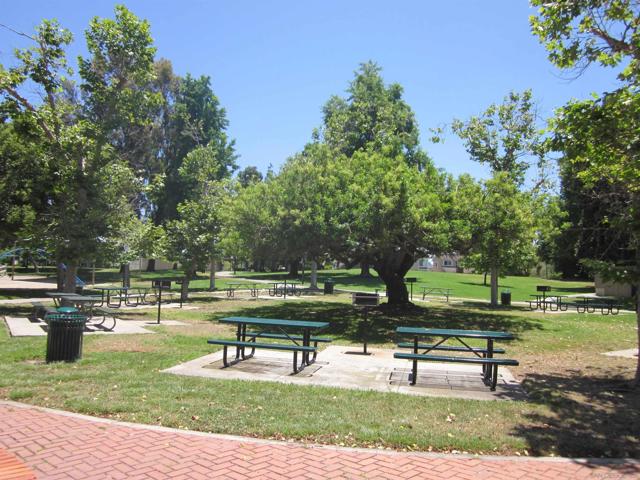 10706 Esmeraldas Dr, San Diego CA: https://media.crmls.org/mediaz/82c2ace2-a1cf-4c29-b8ae-6574d35fb658.jpg