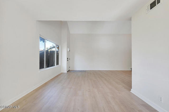 170 Spanish Moss Place, Camarillo CA: https://media.crmls.org/mediaz/82c32368-a4bb-4289-b3b2-e2361b3bb075.jpg