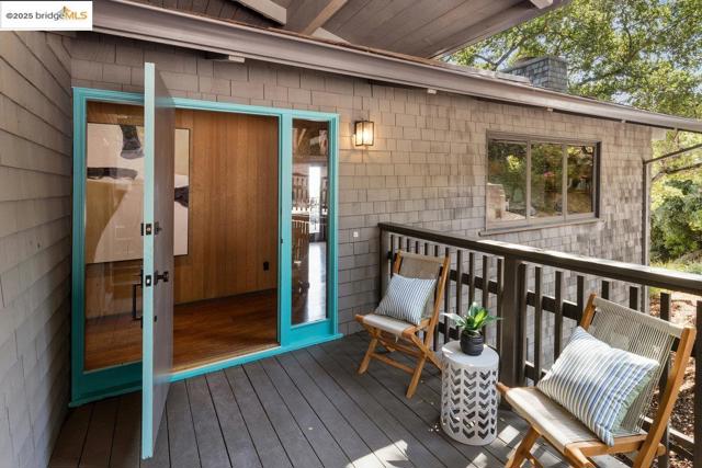 99 Lexford Rd, Piedmont CA: https://media.crmls.org/mediaz/82c352ee-67cb-475d-a94e-c86885644e67.jpg