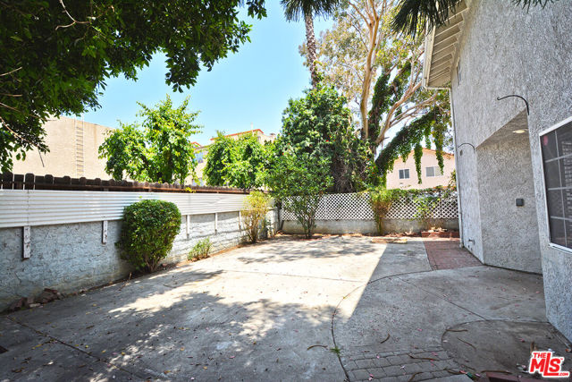 18989 GAULT Street photo 7