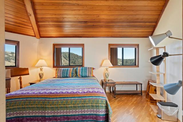 20101 Panoche Road, Paicines CA: https://media.crmls.org/mediaz/82c3f679-568a-4b54-bed1-8ddc8ea83798.jpg